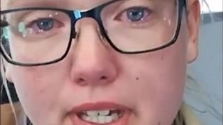 Gestul impresionant al unei studente de 20 de ani pentru a impiedica deportarea unui barbat in Afganistan. Cum a reusit tanara sa opreasca decolarea avionului