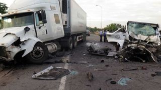 Catastrofa in ziua nuntii. Mirele si 12 membri ai familiei sale au murit in drum spre casa miresei. Toti invitatii se pregatesc acum de inmormantare