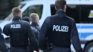 O romanca si cei doi copii ai ei au fost atacati pe strada, sub ochii ingroziti ai oamenilor. Motivul este halucinant