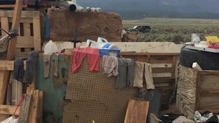 11 copii au fost salvati din cele mai groaznice conditii de saracie. Politistii au fost socati de ce au vazut in adapostul improvizat unde traiau copiii