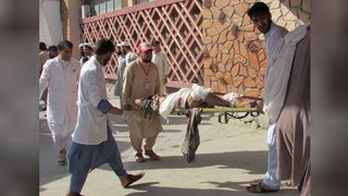 Cel putin 32 de oameni au fost ucisi si peste 120 au fost raniti intr-un atac sinucigas produs in timpul unui protest din Afganistan