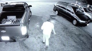 Video. Un sofer a zburat cu masina 30 de metri pe deasupra soselei si s-a infipt intr-o dubita