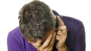 A ascultat neputincios la telefon in timp ce un necunoscut i-a ucis sotia! Femeia a fost injunghiata de zece ori incercand sa isi protejeze copiii