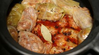 De ce au sarmalele un gust mai bun atunci cand sunt gatite in cantitati mari? Un bucatar a dezvaluit secretul