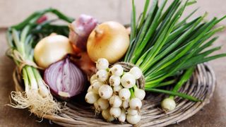 Ceapa, alimentul minune! Te protejeaza de cancer si ajuta la digestie!