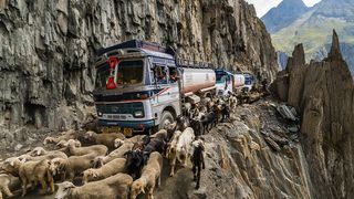 Astea sunt 15 dintre cele mai spectaculoase drumuri din lume! O sa iti doresti sa dai o tura cu masina pe aici!