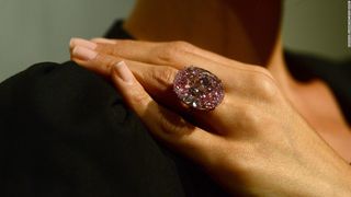 Probabil unul dintre cele mai scumpe diamante din lume! Are peste 50 de carate si a fost vandut cu 80 de milioane de dolari