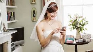 Motiv inedit de divort. Un barbat si-a lasat sotia pentru ca a stat prea mult pe telefon in noaptea nuntii