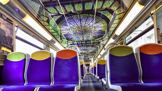 Trenurile franceze au fost transformate in adevarate muzee! Se plimba dintr-un oras intr-altul pentru a putea fi admirate de oameni!