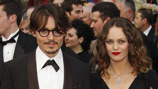 Vanessa Paradis ii ia apararea lui Johnny Depp: "Este un barbat sensibil. Acuzatiile care i se aduc sunt revoltatoare"