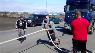 Asa arata o zi banala de antrenament pentru "Muntele" din Game Of Thrones! Trage camioane dupa el!