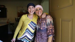 Cazul surorilor care i-a uimit chiar si pe medici. Au fost diagnosticate cu cancer la cateva zile una de cealalata