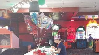 Sfasietor! Imaginea suferintei unei tinere autiste de 18 ani! Nimeni nu a venit la majoratul ei! Povestea care a devenit virala pe net!