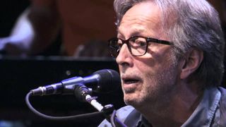 Eric Clapton nu mai poate canta la chitara: "Sufar de o boala incurabila. Ar fi trebuit sa fi murit pana acum"