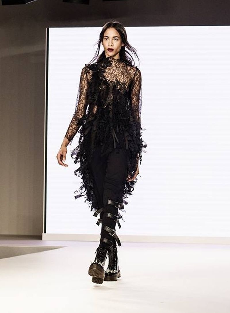 O alta tinuta din colectia tinerei