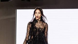 O alta tinuta din colectia tinerei