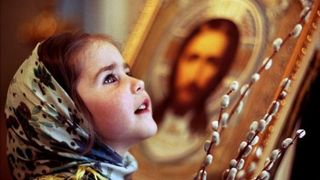 Rugaciunea "Tatal nostru", tradusa gresit. Cum explica teologii versul "Si nu ne duce pe noi in ispita"