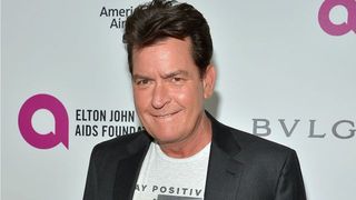 Infectat cu HIV, Charlie Sheen a devenit imaginea unor prezervative, care nu se rup si nu reduc placerea!