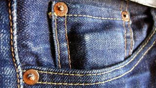 Nu exista nicio pereche de blugi fara micile capse de la buzunare. Trec neobservate, insa sunt extrem de importante. Habar nu aveai ca sunt atat de folositoare