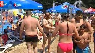 Mii de bucuresteni au luat cu asalt strandurile din Capitala