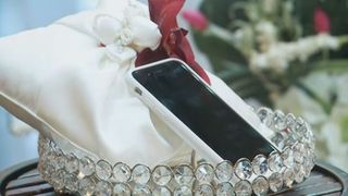 Un barbat s-a casatorit cu propriul smartphone! "Nunta" a avut loc in Las Vegas