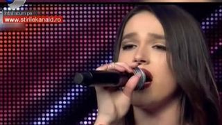 Ea este Tania, romanca de doar 18 ani, care a cucerit Grecia cu vocea si frumusetea ei