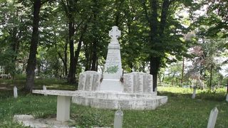 Un monument al eroilor de langa Iasi adaposteste un muzeu al groazei! Putini sunt cei care stiu ca sub el se afla o cripta cu sute de cranii