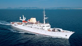 Yahtul miliardarului grec Onassis se afla la Constanta. Poate fi inchiriat pentru croaziere private
