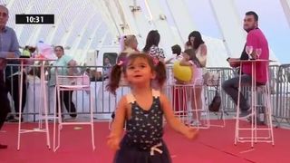 S-a chinuit 10 ani ca sa devina mama. O cunoscuta actrita a facut 23 de fertilizari in vitro, a pierdut o sarcina si a nascut un copil care nu a supravietuit