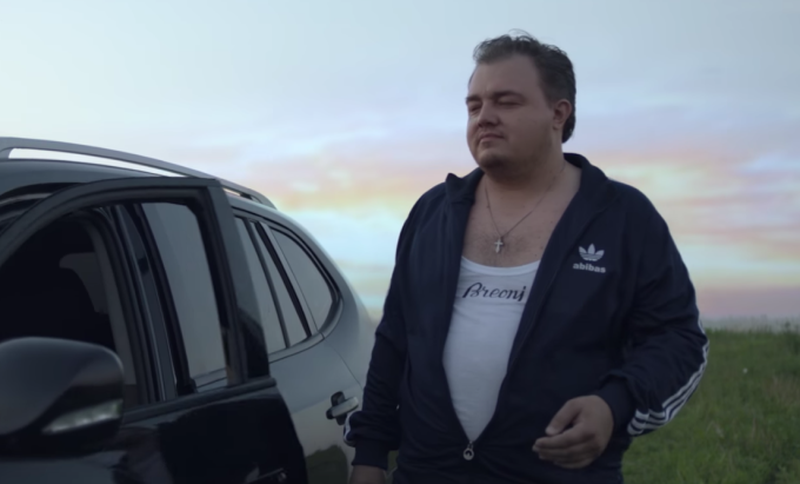 Roman a filmat si o reclama la vodca