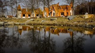 BBC, impresionat de "castelul de basm" din Romania. Castelul de lut din Valea Zanelor a devenit "vedeta"