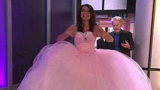 Rochia de mireasa care cantareste cat un frigider si costa cat o masina. Fenomenul care ia amploare printre mirese