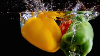 Apa si bicarbonatul, amestecul care iti va salva viata. Dupa ce vei afla cat e de important, vei face si tu asta!