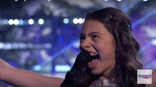 Laura Bretan a facut din nou spectacol la "America's Got Talent". Juratii au coplesit-o cu cuvinte de lauda