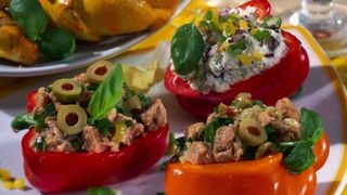 Asta da deliciu. Reinventarea ardeilor umpluti! Uita de umplutura cu carne tocata. Cea mai delicioasa reteta care NU necesita cuptor