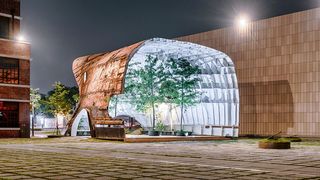 La prima vedere pare o constructie nonconformista, insa nu e deloc asa! Iti vei da seama ce este de fapt aceasta cladire spectaculoasa dupa o privire mai atenta