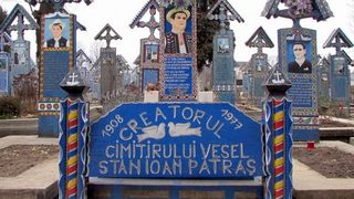 Povestea fondatorului Cimitirului Vesel! A fost un om simplu, cu frica lui Dumnezeu, care a creat un fenomen! Cimitirul lui Stan Ioan Patras este celebru in toata lumea!