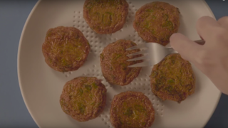 S-a inventat farfuria care absoarbe grasimile. Cum arata si cum functioneaza