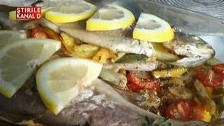 Ce poate fi mai gustos daca nu un pastrav la cuptor pe pat de legume.