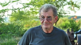 Actorul Florin Zamfirescu, printre vedetele care au marturisit ca imbratiseaza copaci