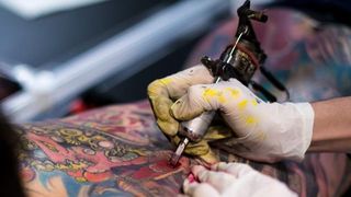 Acest barbat a intrat in Cartea Recordurilor cu tatuajul sau! A cheltuit mii de dolari si a fost nevoie de zeci de ore de munca. Cum arata tatuajul la care nimeni nu s-a gandit pana acum