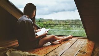 De ce persoanele inteligente socializeaza mai putin si sunt dispuse sa renunte mai repede la prieteni