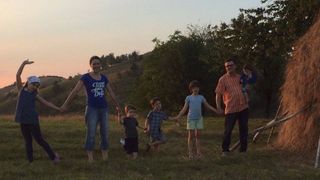 Familia Bodnariu se muta in Romania: "Dupa intoarcerea copiilor, am incercat sa ne gasim intimitatea, linistea si pacea in familie prin a parasi Naustdal si a vizita Romania"