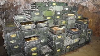 Operatiunea de mutare a Tezaurului Romaniei de la Tismana la Bucuresti a fost extrem de dificila. O masina cu aur s-a rasturnat, iar satenii au fost cei care au carat casetele pline cu aur