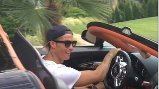 Cristiano Ronaldo a facut parada cu ultima fita de masina: un Bugatti Veyron de peste 2 milioane de euro