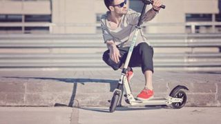 Un inginer din Craiova a inventat trotineta electrica. Chiar si Justin Biber este posesorul unui vehicul inventat de roman