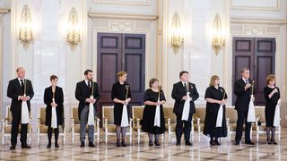 Elisabeta, alaturi de familia regala, la inmormantarea bunicii sale, Regina Ana