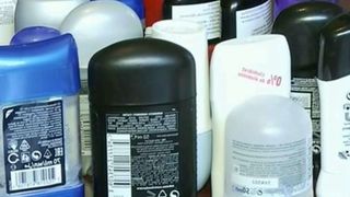 Ce pericole se ascund in deodorante. Specialistii ne avertizeaza sa ne ferim de aceste substante. Ne supunem unor riscuri majore si nici macar nu stim!