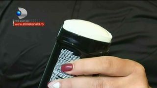Atentie mare la deodorante! Specialistii avertizeaza ca au in compozitie substante cancerigene