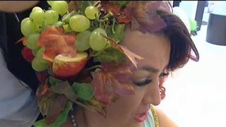 Si-a pus fructe pe cap. Rona Hartner, o nonconformista: "Sunt artista, pot sa fac ce vreau"